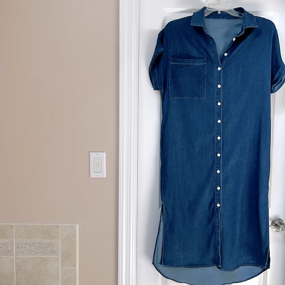 CUPSHE button down lightweight denim dress w pockets size L. NWT